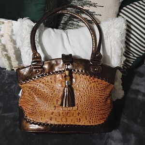 Elegant Croc-Embossed Shoulder Bag with Tassel